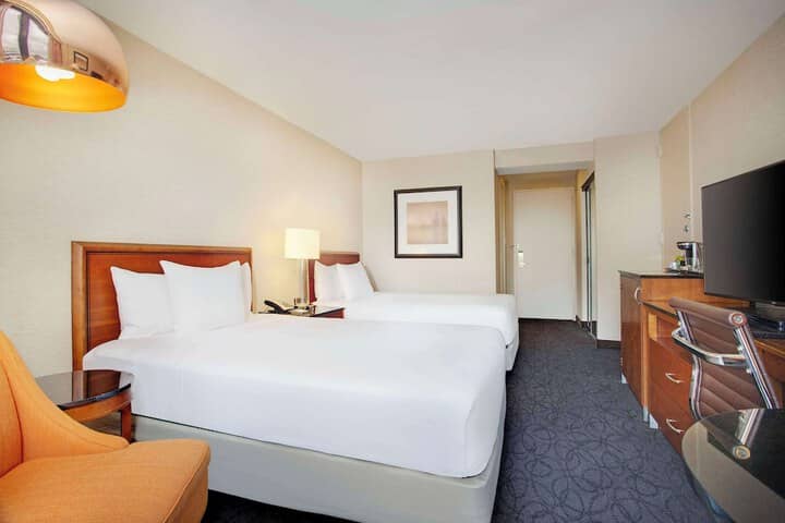 Room 5 of 109