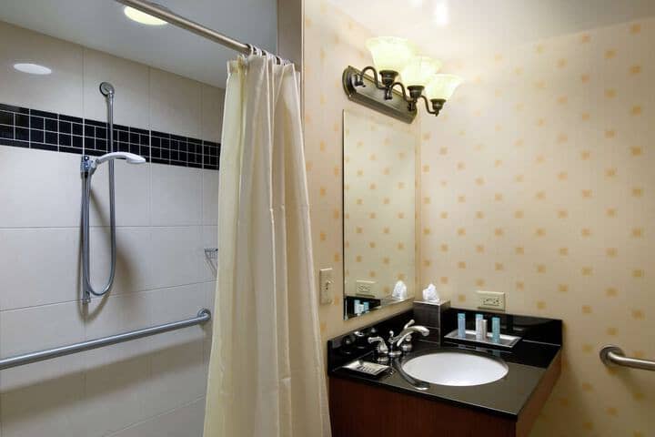 Room 33 of 109