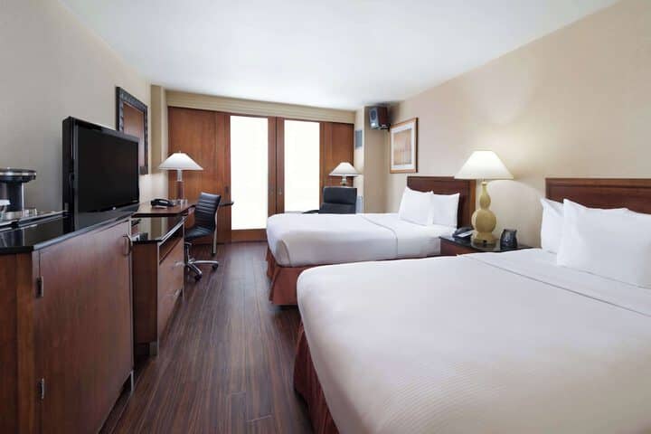 Room 18 of 109